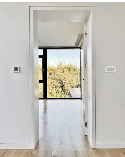 Trimless Interior Doors, Shadow Gap Architrave, Flush Architrave, Recessed Baseboard Detail, Trimless Baseboard, Trimless Door Frame, Architrave Design, Shadow Gap Skirting, Shadow Gap Detail