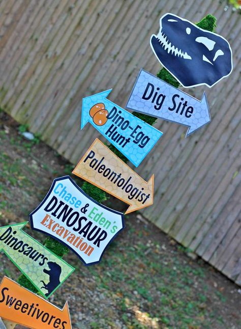 "Chase and Eden's Dinosaur Excavation Party" | CatchMyParty.com Diy Dinosaur Party, Fête Jurassic Park, Dinosaur Birthday Party Food, Harry Potter Party Games, Dinosaurs Birthday Party, Dinosaur Classroom, Dinosaurs Birthday, Jurassic Park Party, Jurassic Park Birthday