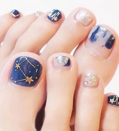 Pɾetty Pedicᴜre Ideas To Get You Ready For Sumмeɾ Gold Toenails, Foot Nail Art Design, Navy Blue Nail Ideas, Foot Nail Art, Blue Pedicure, Glitter Toe Nails, Pink Pedicure, File Decoration, Pretty Pedicures