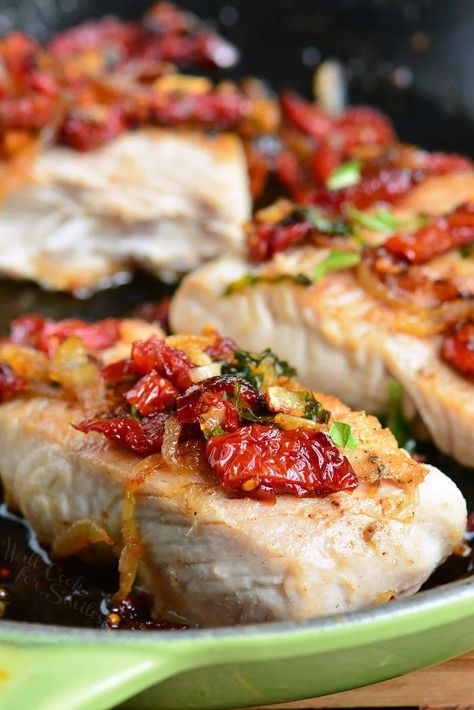 Tomato Basil Mahi Mahi. Tender, firm and flaky mahi mahi fillets pan seared with delicious combination of shallots, sun dried tomatoes, and basil. #fishdinner #mahimahi #easymahimahi #easydinner Mahi Mahi Recipe, Mahi Mahi Recipes, Sweet Potato Gratin, Thai Beef Salad, Lemon Aioli, Tomato Basil Sauce, Mango Cake, Beef Salad, Grilled Pork Chops