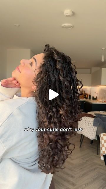 25K views · 3.2K likes | Keisha Kira on Instagram: "AD some of the MAIN reasons your curls might not last 💖if these are you lmk in the commentsss ✨🥰   I’ve put together some of the main culprits for this as it's one of my most asked questions!   You might not need to use them all but it might be really helpful to try a few of them to hopefully increase the longevity of your washday 🥰  Youre not brushing your shampoo through  💖this helps to remove build up from your lengths that might be weighing your curls down    You’re not deep conditioning 💖 so important for dry curls to inject some moisture!  💡using @sogooditsnoughty to the rescue deep conditioner  You not wearing a bonnet at bed time 💖 you are missing a tricccck if you're not doing this! This changed the game for making my wash How To Put On A Bonnet, How To Make Curls Last Longer, How To Embrace Curly Hair, How To Wear A Bonnet To Bed, Mid Back Curly Hair, How To Wear Your Hair To Bed, Curl Hair Routine, Hair Toturial, Curly Updos