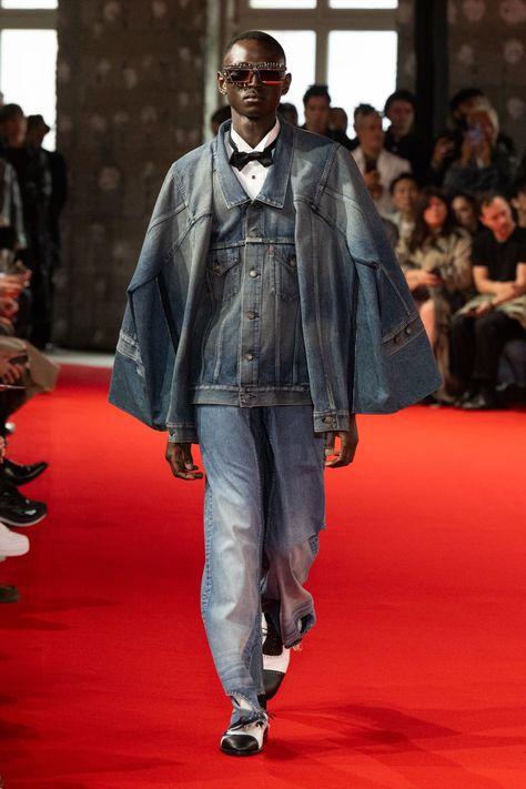 All Blue Outfit, Denim Couture, Paris Fashion Week Men, Denim Men, Vogue Men, Denim Ideas, Fashion Design Portfolio, Show Collection, Embellished Jeans