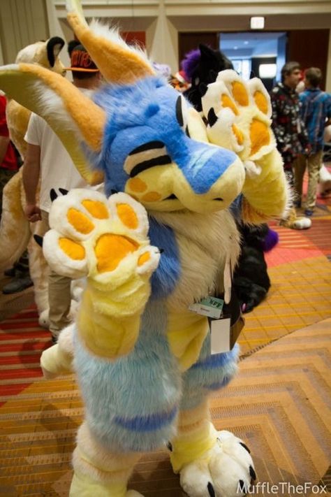 Manokit fursuit!! Manokit Fursuit, Dragon Fursuit, Fursuit Ideas, Fur Suits, Animal Costumes, Stuffed Animals, No. 2, Animal Art, Really Cool Stuff