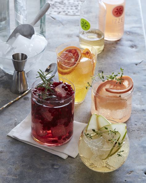 The BEST and easiest DIY Spritz Bar from www.whatsgabycooking.com (@whatsgabycookin and @izzeofficial!) #IZZEpartner Spritz Bar Ideas, Winter Spritz, Spritz Bar, Detox Water Fat Burning, Friendsgiving Ideas, Types Of Drinks, Whats Gaby Cooking, Thanksgiving Cocktails, Beverage Photography