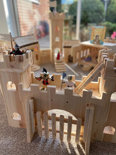 Wooden Toy Castle, Wooden Castle, Kids Play Spaces, Toy Castle, Art Toys Design, Doll House Plans, Kids Wooden Toys, Block Toys, Wood Toys