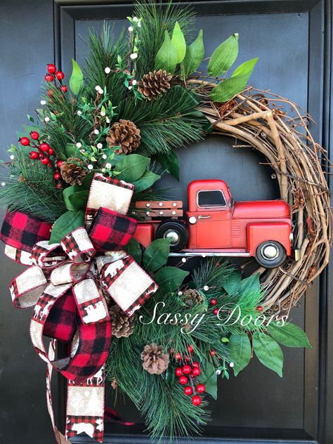 Christmas Truck Tree Decorations, Christmas Wreaths With Red Truck, Red Truck Christmas Wreath, Grapevine Wreath Ideas Christmas, Little Red Truck Christmas Decor, Christmas Grapevine Wreath Ideas, Grapevine Decor, Grapevine Christmas Wreath, Christmas Grapevine Wreath