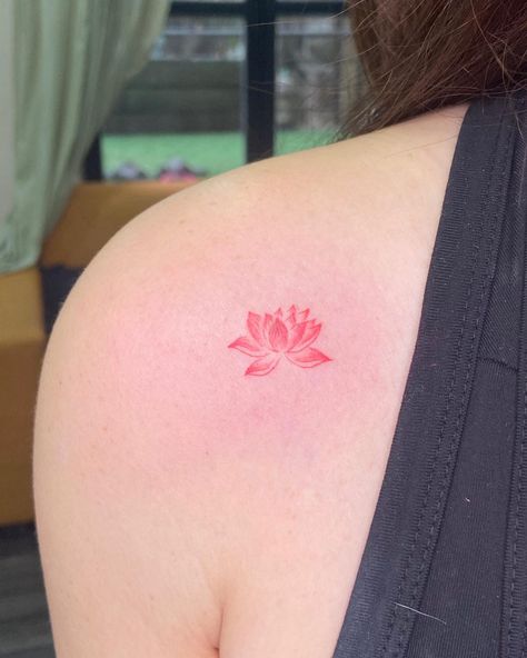 Cute Small Lotus Flower Tattoos, Small Red Lotus Tattoo, Lotus Aesthetic Tattoo, Red Lotus Tattoo Design, Lotus Flower Small Tattoo, Flower Tattoos Lotus, Lotus Flower Tattoo Red Ink, Cute Lotus Tattoo, Korean Lotus Tattoo