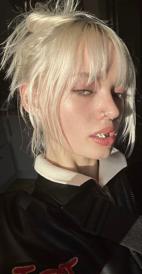 White Hair On Brown Skin, White Blonde Hair Aesthetic, White Hair Girl Aesthetic, Bleach White Hair, Blonde Hair Emo, Goth Blonde Hair, Blonde Goth Aesthetic, White Hair With Bangs, Short Blonde Hair Aesthetic