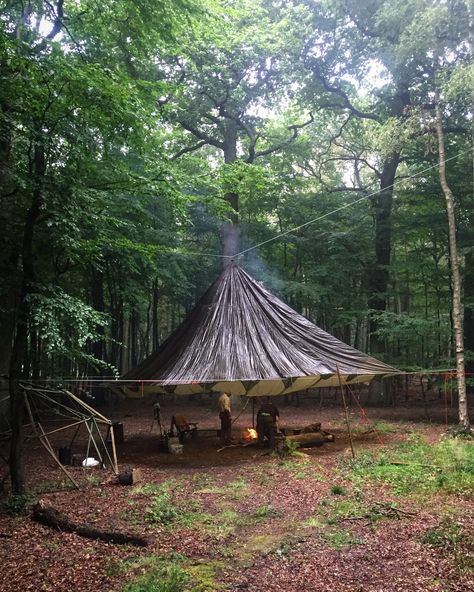 On day two of our primitive wildcamp with the amazing guys over at Wilderness Pioneers we had a lot of rain so at the break of dawn this amazing parachute canopy was erected going us a dry workspace underneath #bushcraft #outdoors #photooftheday #survival #woods #woodland #forest #wilderness #nature #handmade #edc #camping #hiking #backpacking #life #yolo #instagram #wild #wildcraft #wildcamp #crafts #woodwork #sloyd #kuksa #spoon #spooncarving #carving #knives Parachute Tent, Tent Logo, Forest Kindergarten, Carving Knives, Bushcraft Shelter, Break Of Dawn, Forest Camp, Wild Camp, Outdoor Theater