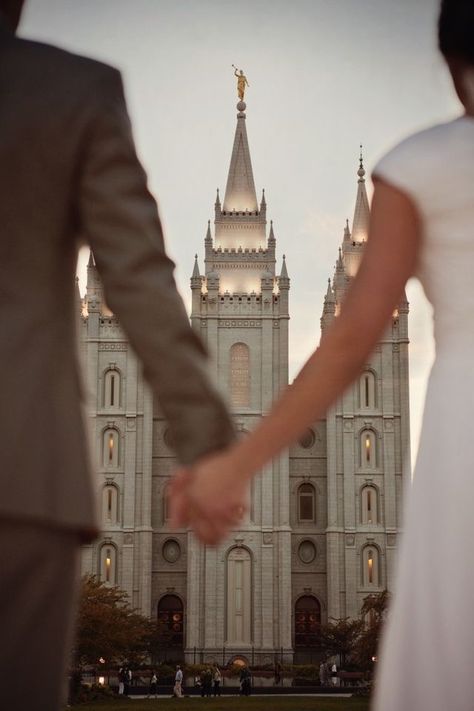 Temple Wedding Pictures, Mormon Wedding, Temple Marriage, Wedding Fotos, Salt Lake Temple, Temple Pictures, Lds Wedding, Temple Wedding, Future Wedding Plans