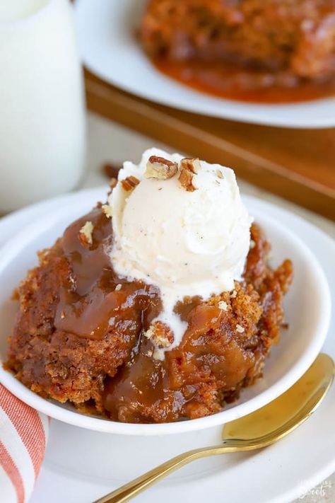 Pumpkin Pudding Cake, Homemade Pumpkin Spice Cake, Brown Sugar Caramel Sauce, Brown Sugar Caramel, Celebrating Sweets, Pumpkin Pudding, Icing Frosting, Pumpkin Spice Cake, Cheese Pumpkin