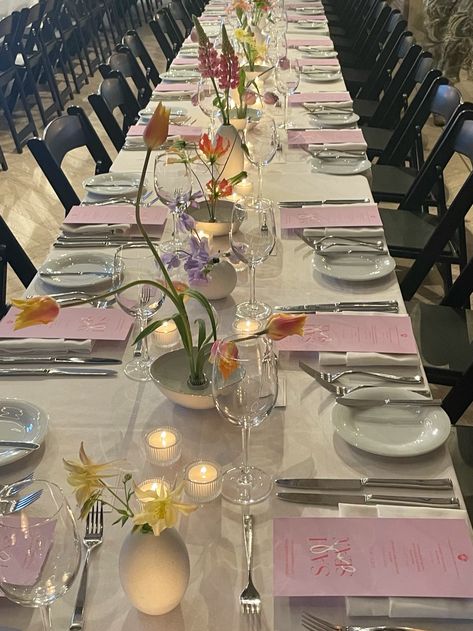 Pink Table Cloth Decor, Flowers On Table, Event Table Decor, June Flowers, Dinner Party Table Settings, Dream Marriage, Dream Wedding Decorations, Birthday Dinner Party, Dinner Party Table