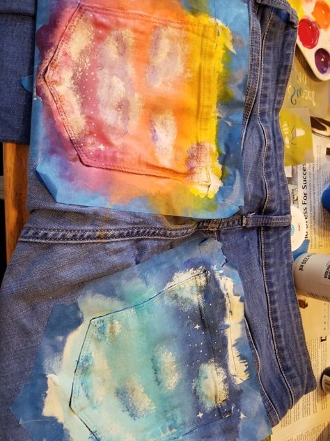 Sunset painting on Jeans using acrylic and fabric medium Things To Paint On Jeans Pockets, Fabric Painting On Clothes Ideas, Painted Jeans Pocket, Drawing On Jeans Ideas, Painting On Jeans Ideas, Things To Paint On Jeans, Jean Pocket Painting, Painted Jeans Diy, Painting On Denim