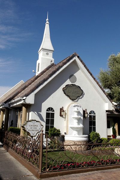 This is the Chapel where Richard and I got married, in Las Vegas. Las Vegas Wedding Venues, Vegas Wedding Venues, Las Vegas Wedding Dresses, Las Vegas Wedding Photos, Las Vegas Wedding Venue, Mexico Honeymoon, Wedding Chapels, Las Vegas Wedding Chapel, Vegas Wedding Chapel