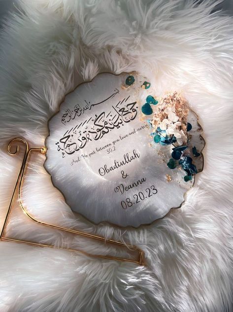 Arabic Wedding Calligraphy, Married Advice, Wedding Couple Pictures, Wedding Frame Gift, Creative Wedding Gifts, Resin Crafts Tutorial, Arab Wedding, Closet Layout, Ring Tray