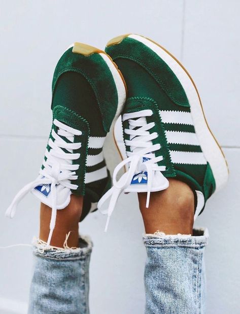 #shoes #sneakers #adidas Athleisure Inspo, Adidas Iniki, Look Boho Chic, Tennis Shoes Outfit, Earthy Green, Streetwear Shoes, Clothing Staples, Green Sneakers, Sneakers Adidas