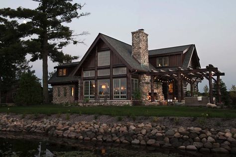 Rustic-luxe lakeside cabin in Minnesota offers tranquility Rustic Cabin Plans, Stone Structures, Small Cabin Plans, Cozy Interiors, Stone Exterior, Lakeside Cabin, Rustic Luxe, Northern Light, Haus Am See