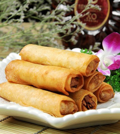 Chinese Spring Rolls, Dim Sum Recipes, Chicken Spring Rolls, Spring Roll Recipe, Mapo Tofu, Appetizer Dishes, Chinese Dessert, Chinese Dishes, Spring Rolls