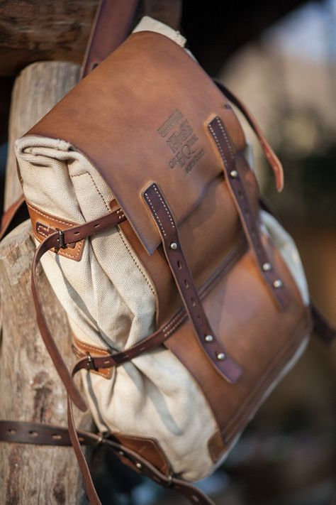 leather and canvas backpack #075 on Behance Tas Vintage, Crea Cuir, Kule Ting, Leather And Canvas, Leather Projects, Backpack Bag, Canvas Backpack, Tuba, Larp