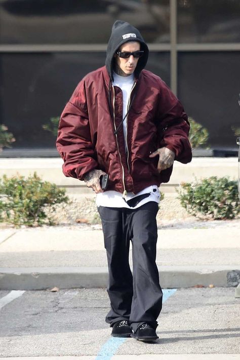 Vetements Hoodie Outfit, Travis Barker Outfit, Balenciaga Outfit Mens, Balenciaga Outfits, Styling Aesthetic, Vetements Hoodie, Balenciaga Outfit, Hip Hop Wear, Big Jeans