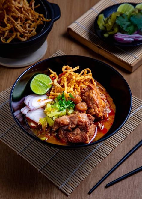 Thailand Food Restaurants, Thai Fusion Food, Thai Food Photography, Thai Food Menu, Burmese Food, Best Thai Food, Thailand Food, Food Fantasy, Luxury Food