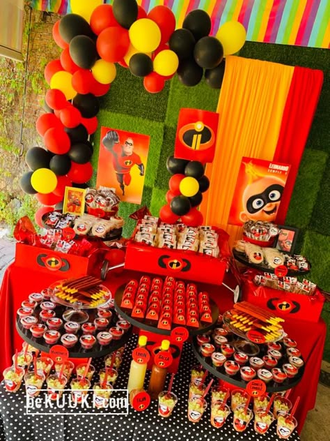 Mesa de dulces | candy bar | los increíbles | rojo, amarillo y negro | superhéroes | antifaz | globos |beKUUKI.com Incredible Theme Birthday Party, The Incredibles Birthday Party, Incredibles Birthday Party, Baby Boy 1st Birthday Party, Birthday Party Decorations Diy, Jack Jack, Baby Boy 1st Birthday, Superhero Birthday Party, Baby Boy Birthday