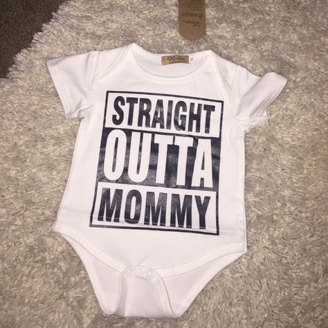 This Onesie Is So Cute And Funny! Baby Onesies Cricut, Funny Baby Outfits, Baby Clothes Funny, Funny Baby Bibs, Boy Onesies, Nerdy Baby, Funny Baby Clothes, Funny Onesies, Custom Onesies