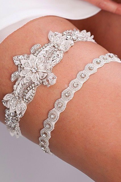 Una boda tiene sus momentos especiales y para que no falte nada, te dejamos estos 6 ligueros para sorprender a tu chico en la noche de bodas. Wedding Garters, Wedding Look, Bridal Garter, Wedding Garter, Wedding Lingerie, Garters, Jewelry Wedding, Here Comes The Bride, Wedding Looks