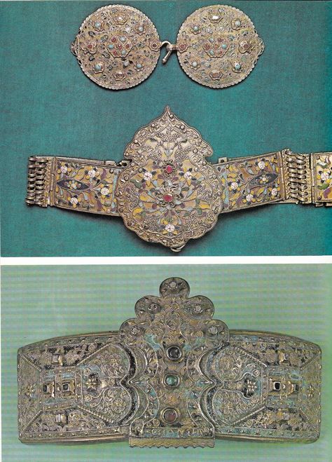 The unique treasures of the Benaki Museum in Athens, products of traditional Greek handicrafts, are presented in this exceptionally elegant publication. The Greek folk cultural tradition is reflected in earrings, bracelets, necklaces, pins, brooches, belts, crosses, diadems, etc., photographed for the first time for this book. The combination of designs and arrangements of jewelry with costumes explains the variety of taste in different parts of Greece. Greece Jewelry, Greek Earrings, Greek Jewellery, Traditional Accessories, Benaki Museum, Greek Costume, Greek Jewelry, Traditional Costume, Athens