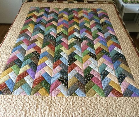 Prairie Braid Quilt - Free Pattern Chevron Quilts Ideas, French Braid Quilts, Colchas Quilting, Braid Quilt, Jelly Roll Quilt Patterns, Quilt Modernen, Bantal Sofa, Fair Isles, Scrap Quilt Patterns