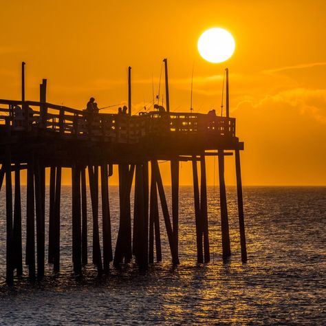 Ob Aesthetic, University Collage, Outter Banks, Obx Aesthetic, Famous Lighthouses, Obx Dr, North Carolina Beaches, Outer Banks Beach, Ocracoke Island