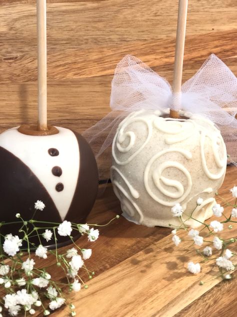 Caramel Apples Wedding, Wedding Caramel Apples, Gourmet Caramel Apples, Candy Apple Recipe, Gourmet Apples, Apple Wedding, Apple Recipe, Candy Apple, Gifts For Wedding Party