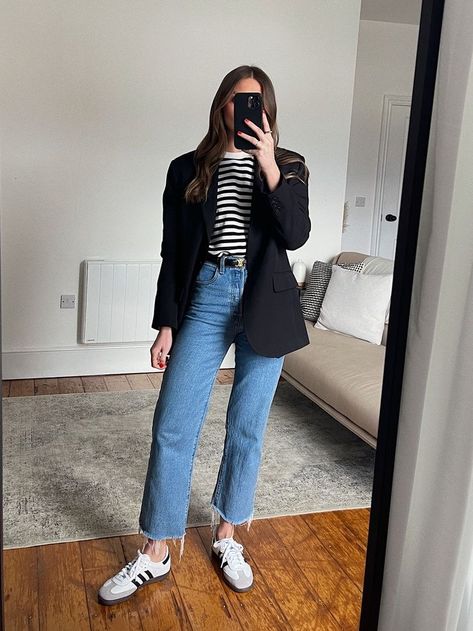 Adidas Samba Blazer Outfit, Casual Tailored Style Women, Oversized Blazer And Jeans Outfit, Samba Jeans Outfit, Adidas Outfit Women Casual, Casual Summer Work Outfits For Women, Blazer Casual Outfit Women, 30s Outfits For Women, Basic Work Outfits