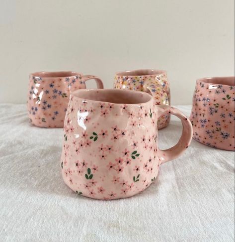 Espresso Cup Pottery Painting, Pink Ceramic Mug, Ceramic Drawing Ideas, Cute Ceramics Ideas Projects, Painted Mugs Ceramic, Pottery Art Ideas, Pottery Painting Mug, Aesthetic Ceramics, Colourful Ceramics