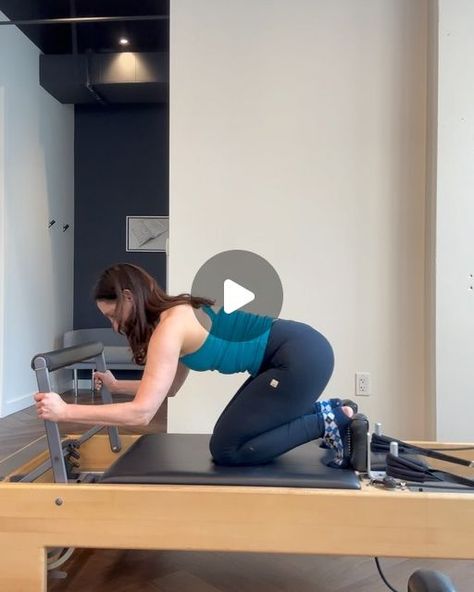 Jill Harris Pilates & FitSprings on Instagram: "Change your leverage 👉Change the intensity  Have you played around with placement on the foot bar?  When you do these are the results: 📌Increases ranges of movement 📌Engages muscles differently  📌Offers versatility and can increase difficulty   When you make a small change to an exercise like where you place the hands it can become a new experience for you and your clients.  Anyone else using the bar this way? Comment ⬇️  • • • #reformerpilatesworkout #pilatesreformer #pilates #creativepilatesworkouts #pilateseducator #muscleactivation #corestability #shouldermobility #shoulderhealth #backstrengthening #hamstringhealth" Arms Pilates, Intermediate Workout, Jump Workout, Pilates Moves, Pilates Teacher, Pilates Body, Back Row, Pilates Instructor, Upper Body Strength