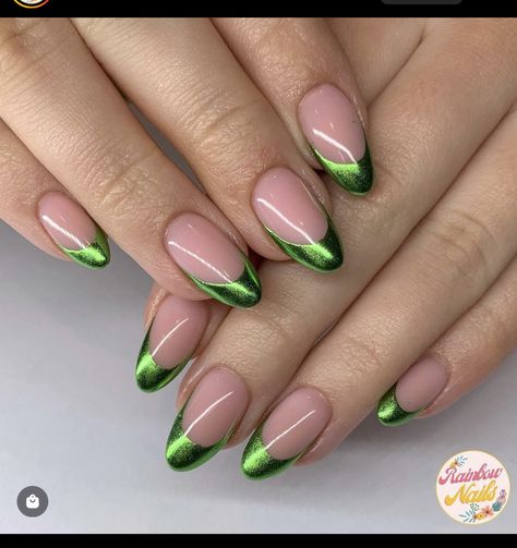 Bright Green Christmas Nails, Christmas Nails Green Chrome, Green Chrome Tip Nails, Green And Red Chrome Nails, Red And Green Chrome Christmas Nails, Pink And Green Chrome Nails, Red And Green Chrome Nails, Green Chrome French Tip Nails, Pink Monochrome Nails