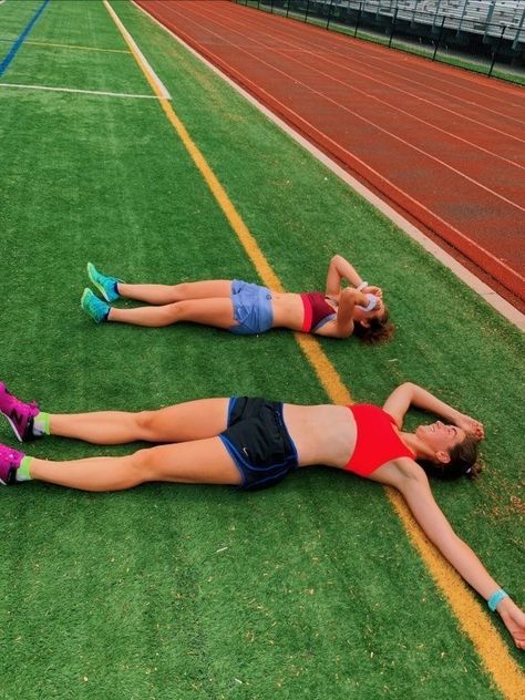 Running Pics, Track Szn, Track Pictures, Half Marathon Training Plan, Marathon Training Plan, Endurance Workout, Fitness Motivation Pictures, Sports Aesthetic, Half Marathon Training