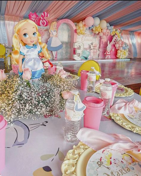 Cinderella Baby Shower, Ariel Birthday Party, Snow White Birthday Party, Princess Birthday Party Decorations, Alice In Wonderland Tea Party Birthday, Princess Theme Birthday, Onederland Birthday Party, Princess Theme Birthday Party, Ariel Birthday