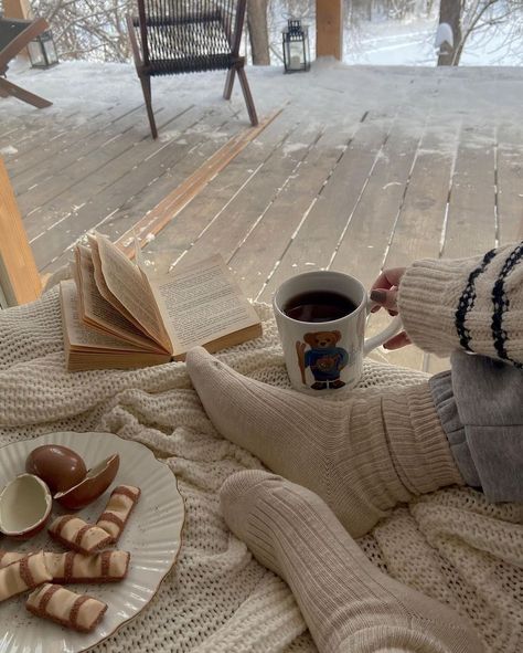 Winter Aesthetic 2023, That Girl Winter, Winter Study Aesthetic, Aesthetic Winter Pictures, Winter Cottagecore Aesthetic, Winter Mood Cozy, Soft Cozy Aesthetic, December Aesthetic Cozy, Cozy Aesthetic Winter