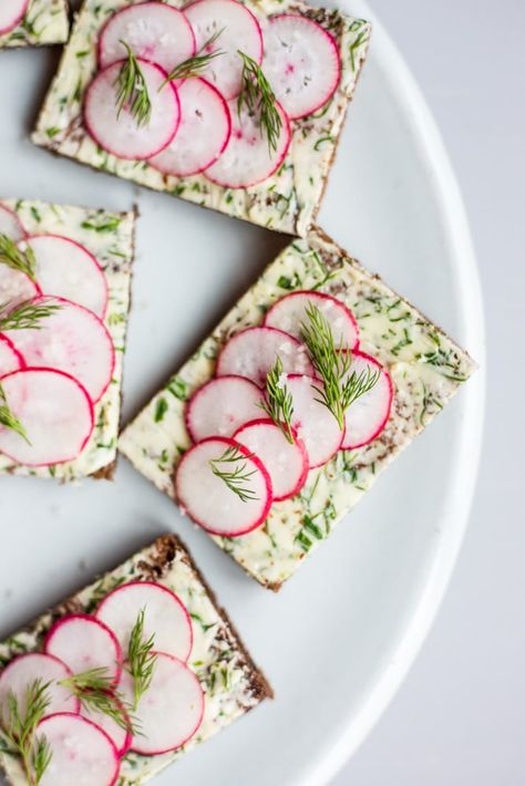 Radish Canapés with Herbed Butter | So Happy You Liked It Radish Butter Appetizer, Radish Appetizer Recipes, Radish Canape, Hobbit Picnic, Radish Butter, Spring Appetizer, Salad Party, Herbed Butter, Lunch Picnic