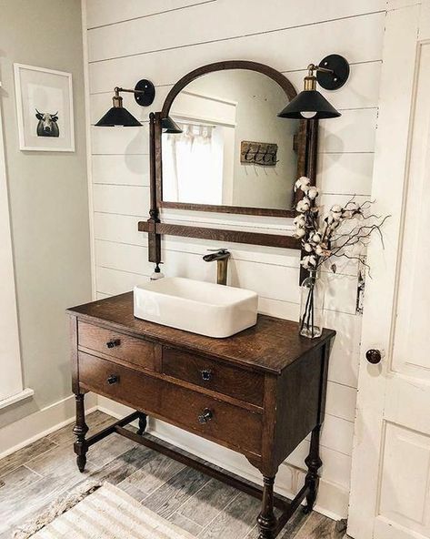 Makeover Kamar Mandi, Farmhouse Bathroom Remodel, Diy Bathroom Makeover, Diy Bathroom Vanity, Bad Inspiration, Vinyl Decor, Diy Bathroom Decor, Bathroom Redo, Rustic Bathroom