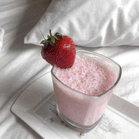 Pink Foods, Healthy Food Motivation, Think Food, Pink Drinks, Strawberry Milk, Kawaii Food, Cute Desserts, Food Obsession, Healthy Snacks Recipes