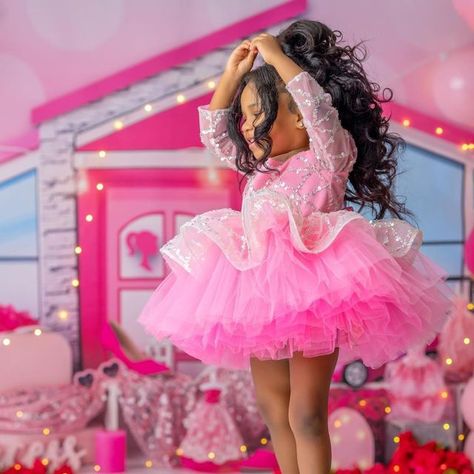 Barbie Photoshoot Ideas Kids, Toddler Photoshoot, Barbie Birthday Party, Mommy Daughter, Barbie Birthday, Barbie Party, Barbie Dream House, Black Barbie, Barbie Collector