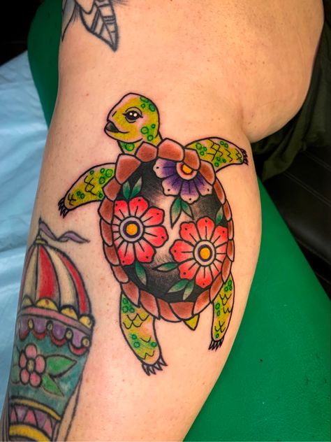 American Traditional Turtle, Traditional Turtle Tattoo, Trad Tattoos, Turtle Tattoo, Art Tattoos, Old School Tattoo, Traditional Tattoo, Body Art Tattoos, Skull Tattoo