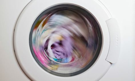 Five laundry habits to stop immediately – Which? News Smelly Clothes, Kenmore Washer, Ard Buffet, Top Load Washing Machine, Clothes Washing Machine, Washing Powder, Double Sink Vanity, Clothes Dryer, Double Sink