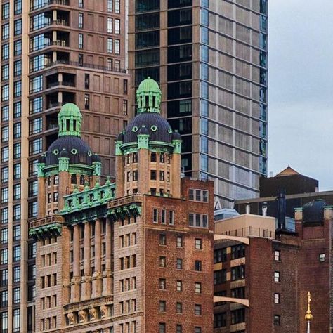 Thomas Silk on Instagram: "New York has many buildings with the former title of “Tallest in the World”, so much so that you can lose track of them. The Park Row Building was the tallest office building in the world when it was completed in 1899. Reaction to the building was mixed. Some people marveled at the sheer size of it, other’s pointed to the building’s side which was effectively a blank brick wall that went up 391 feet. The park row building is also unique for New York skyscrapers in that New York Skyscrapers, Instagram New York, The Building, Office Building, Brick Wall, The Park, Skyscraper, The Row, Siding