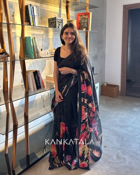 Sonika has set major style goals with her innovative take on the classic black matka silk saree. The saree, adorned with beautiful floral motifs, has been styled in two unique ways to promote the "Normalise the Saree" campaign, aimed at encouraging modern Indian girls to wear sarees in inventive and modern ways. #normalisethesaree #queenofkankatala #handpickedbykankatala #makeinindia #weavesofindia #saree #handloomsaree #sareefashion #sareelove #designersaree #queenofsarees Sonika Kankatala, Matka Silk Saree, Style Goals, Saree Styles, Floral Motifs, Handloom Saree, Floral Motif, Silk Saree, Saree Designs