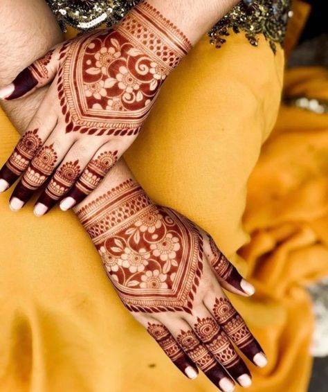 Simple Mehndi For Engagement, Funky Mehendi Designs, Teez Mehandi Design, Fancy Mehendi Designs For Back Hand, Frant Mehandi Designs, Child Mehndi Design, Sider Mehndi Design, Semi Bridal Mehendi Design, Fancy Mehndi