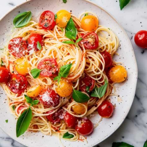 Easy 30 Minute Burst Cherry Tomato Pasta - Salted Mint Creamy Lemon Sauce, Light Pasta Dishes, Pasta With Tomatoes, Fresh Tomato Pasta, Completely Delicious, Light Pasta, Fresh Tomato Recipes, Tomato Basil Pasta, Pasta Meals