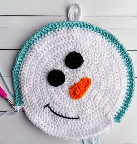 Crochet Snowman Pattern for a Hot Pad free pattern - Nana's Crafty Home Christmas Potholders, Hot Pad, Crochet Pot Holders Free Pattern, Crochet Knit Blanket, Crochet Potholder Patterns, Christmas Crochet Patterns Free, Crochet Hot Pads, Crochet Snowman, Crochet Christmas Gifts